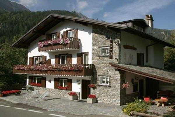 Petit Meuble Hotel Courmayeur Esterno foto